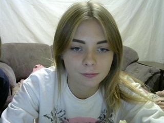 xxalyona777 cam doll is giving nice head after getting great cunnilingus on live cam