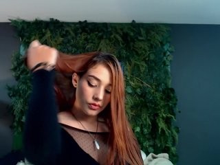tulipa1 Fellow kisses lips and sweet body of teen cam doll. on live cam