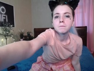 ssapfirss Handsome fellow fucks this cute cam doll and cums on her on live cam