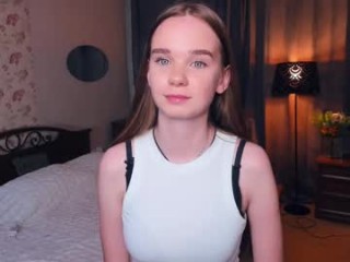 gwen_sunrise Hot gals undress their boyfriend and suck his big dick. on live cam